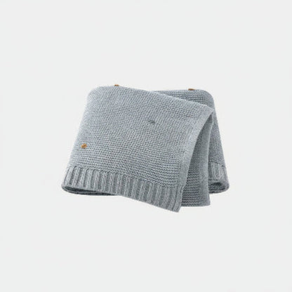Couverture bebe tricot gris points brodés colorés fond gris clair