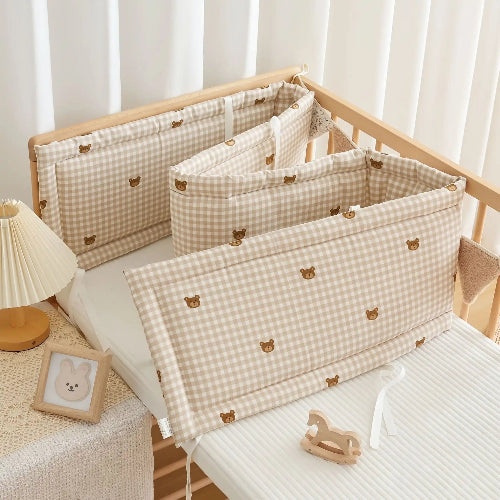 Tour de lit bebe beige à carreaux motifs ours lit brun