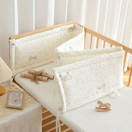 Tour de lit bebe blanc motifs lapin dans lit brun