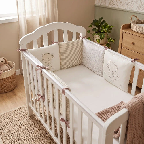 Tour de lit bebe motifs cartoon couleur beige lit blanc