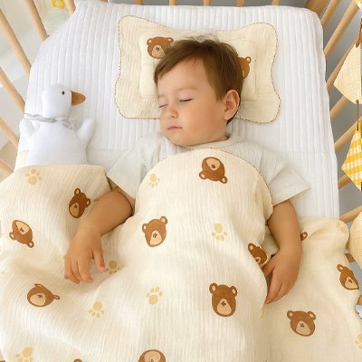 Couverture légère bébé coton bio hypoallergénique texture douce moelleuse pour berceau lit chambre nourrisson confort