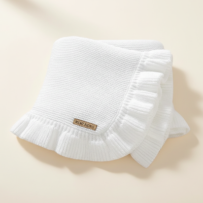 Couverture bebe tricot blanche fond crème