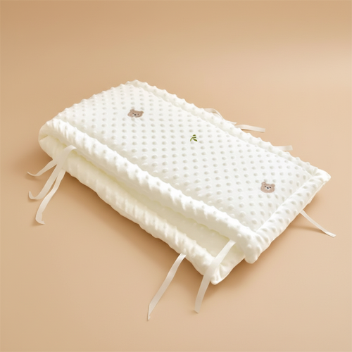 Tour de lit bébé minky crème broderie ourson fond brun