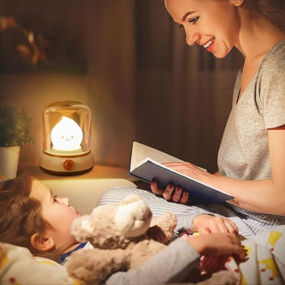 veilleuse bébé, beige pendant une histoire racontée par sa mère