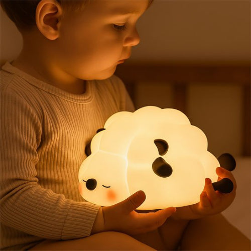 veilleuse bébé, mouton silicone lumière chaude tenue par enfant